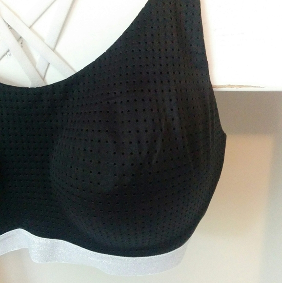 Victoria Sport Strappy Sports Bra, Size 32DD - Picture 3 of 5